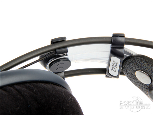 AKG K702