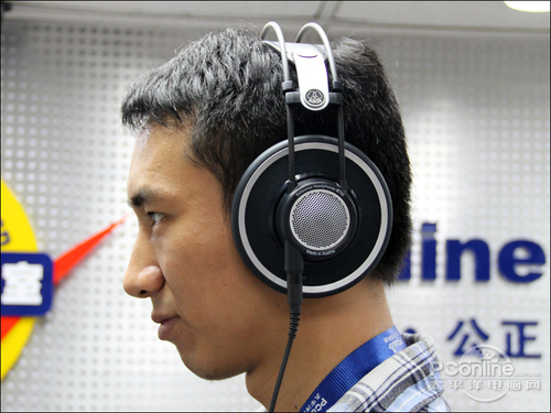 AKG K702