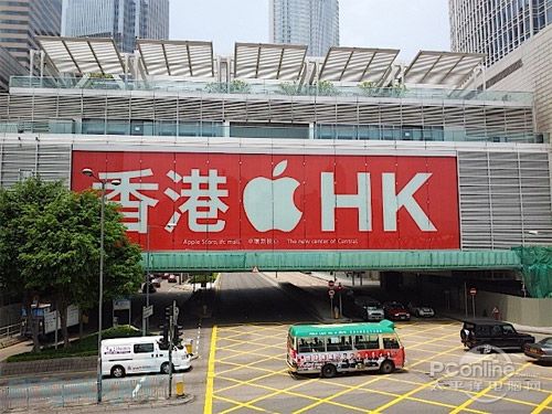 苹果讨好中国香港旗舰店大红logo惹眼