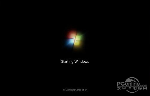 在两年后的windows7中,徽标再一次回到了开机画面中