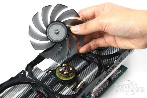 4g海量显存 三风扇五热管gtx680冰龙发布