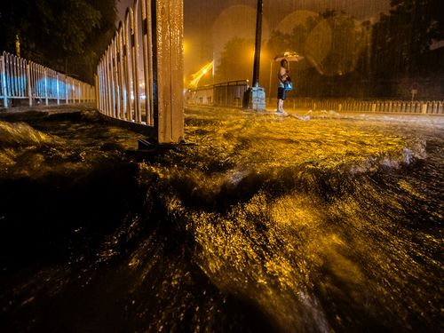 镜观城市暴雨夜 奥林巴斯e-m5极限天气拍摄