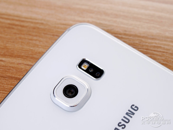 根据之前的曝光,三星galaxy a8的最大亮点是摄像头,这款手机预计