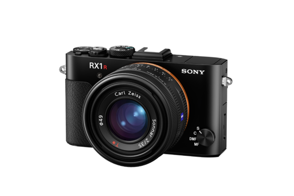 【pconline 点评】索尼上周推出了黑卡™全画幅便携相机rx1r的