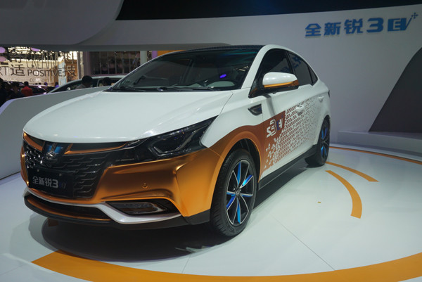 今天开幕的北京车展上,东风裕隆纳智捷全新锐3ev 电动车首次