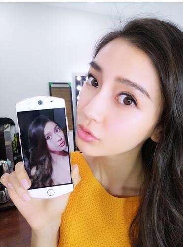 angelababy首秀美图m6高清自拍照
