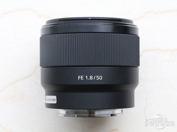 索尼fe 50mm f1.8镜头正侧面