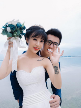 自拍婚纱照_婚纱照图片室内