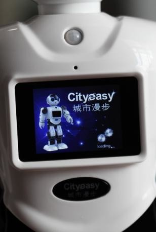 城市漫步定义人工智能新标准,小e机器人迈出技术创新第一步