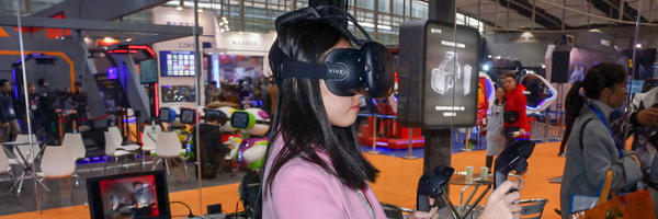 无线就是爽！VR&AR展会体验HTC Vive无线VR模块