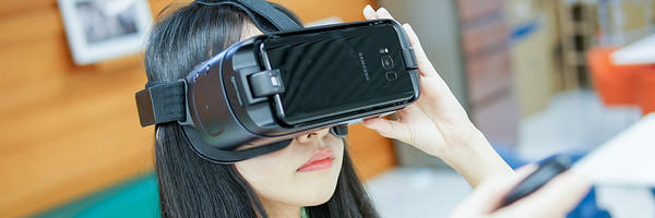 三星新Gear VR评测:用手柄玩最强手机VR太爽了