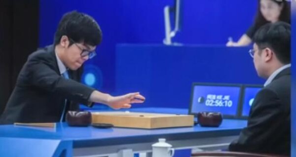 柯洁回顾对垒alphago:哭是因为自己不甘心