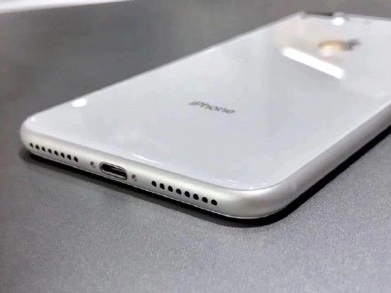 iphone 8/8 plus真机就长这样!比想象中好看