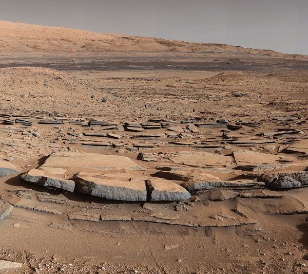 疑似火星远古湖泊的泥沙沉积处(图片来自:nasa / caltech / jpl / mss