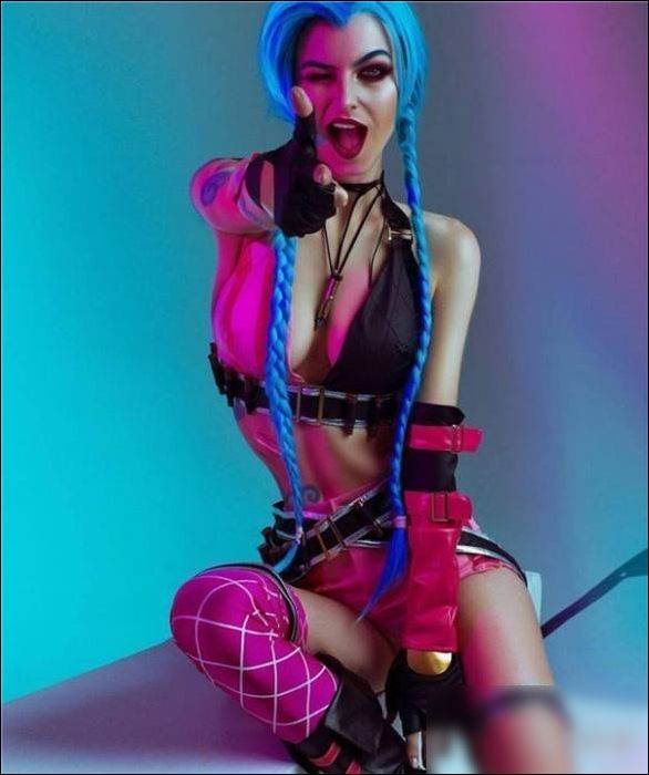 暴走萝莉!俄罗斯美女cos《英雄联盟/lol》金克丝