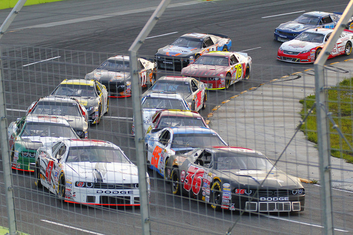 11450944_1200px-Nascar_Canadian_Tire_Series_Chaudiere_thumb.jpg