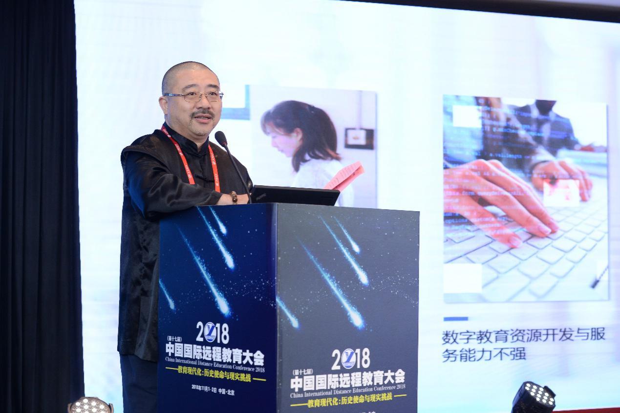图为:网龙网络公司高级副总裁,华渔(中国区)董事长俞飚作大会主题发言