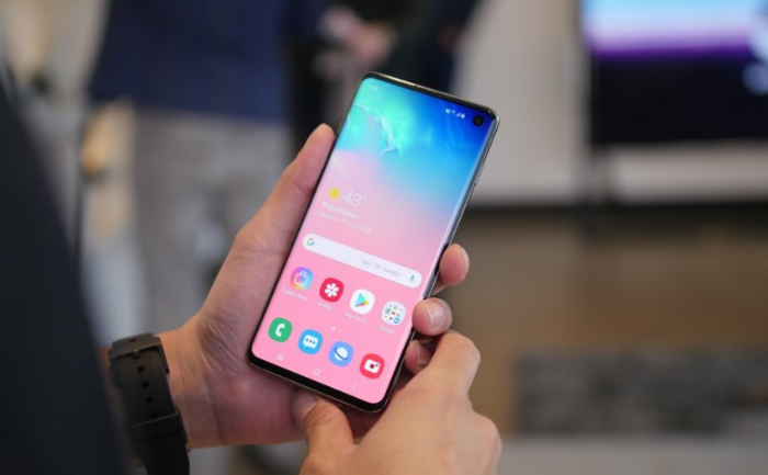 三星s10图片欣赏:挖孔屏,有六种颜色可供选择