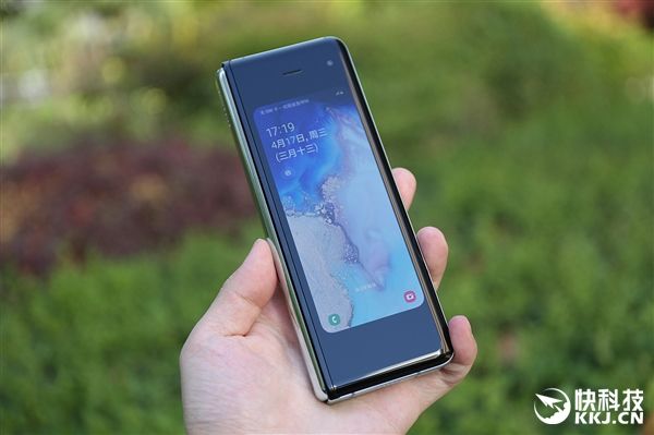 三星galaxy fold折叠屏手机开箱图赏:实力拉风