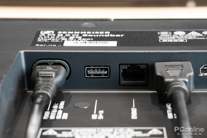 连接标配的电源线和hdmi 2.1 earc线,即可连接电视使用.