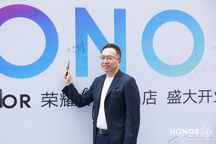 专访荣耀赵明:线下销量大幅提升 将有大屏新机