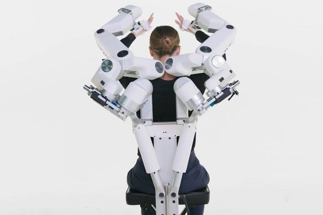 harmony bionics展示可用于中风复健的上身外骨骼