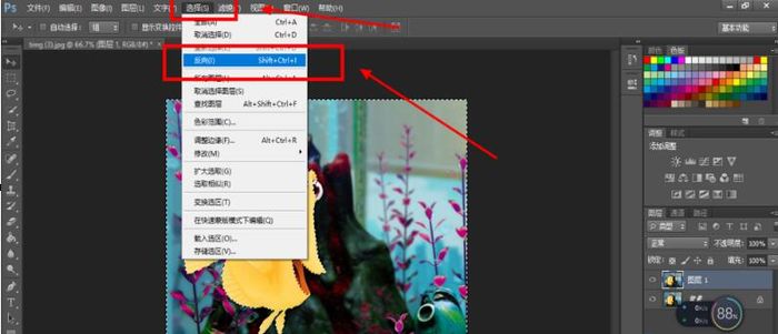 小鱼的颜色不变,背景颜色变成了黑白色;以上就是怎么用ps把图片局部换