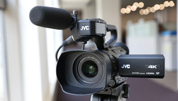 4K紧凑型手持摄像机 JVC HM200EC评测