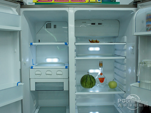 冰箱内部空间