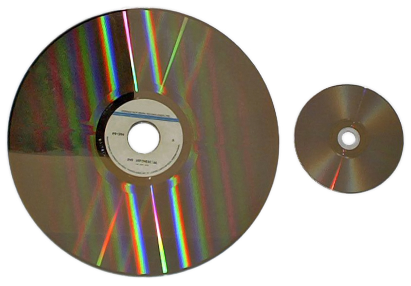 LaserDisc（左）与 DVD（右）的比较
