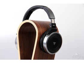 AKG K167