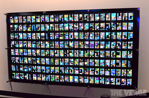 非常壮观 由200台lumia 825组成的手机墙