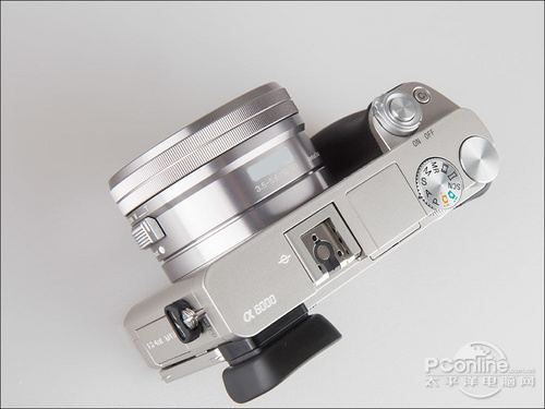 索尼a6000双头套机(配16-50mm,30mm镜头)索尼A6000评测