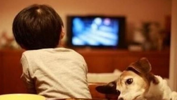 正在阅读:葛优瘫真的会瘫!这些看电视的姿势会送你进医院