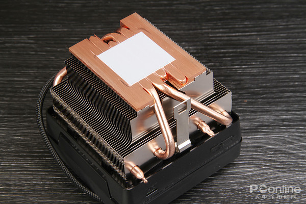 ryzen 7 2700x开箱:配备信仰级rgb幽灵散热器