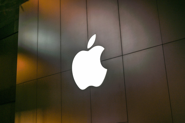 苹果首款自研芯片Mac计划年底出货两年完成过渡
