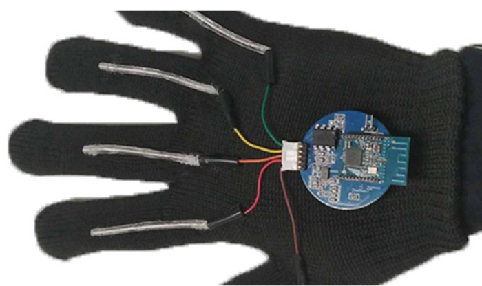 研究人员发明新型可穿戴手套：可以实时翻译手语