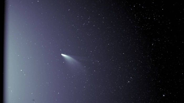 帕克探测器拍摄到引人注目的彗星NEOWISE的图像