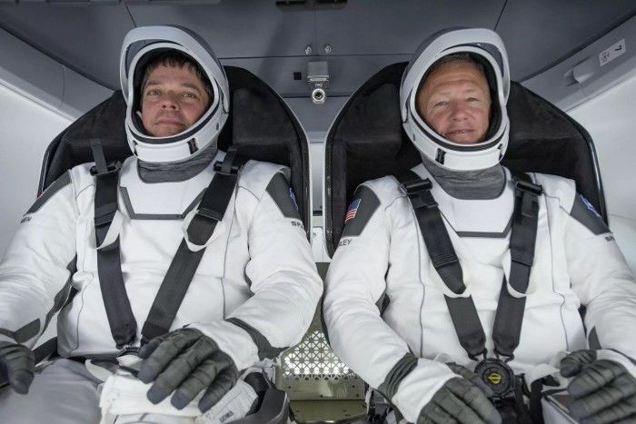 NASA宇航员于8月2日乘坐SpaceX载人龙飞船返回地球