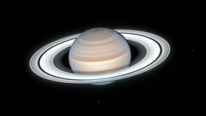 冰环抢眼：哈勃太空望远镜拍下土星夏日美景