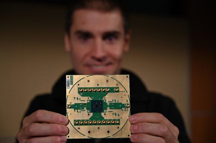 英特尔推出第二代HorseRidge低温量子控制芯片