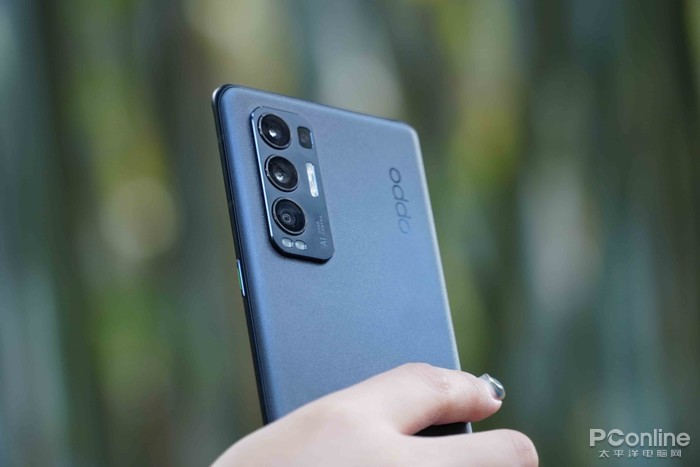 13927525_OPPO8_thumb.jpg