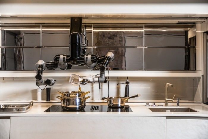Moley机器人厨房继首亮六年后终上线：售24.8万英镑