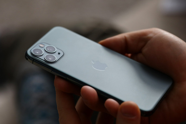 苹果研发“光折叠”技术为iPhone制作潜望镜头