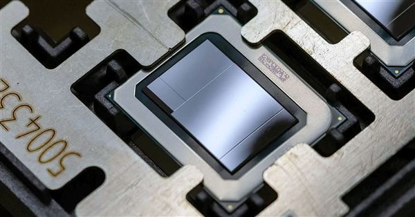 Intel14代酷睿MeteorLake处理器工厂实拍照曝光：7nm工艺