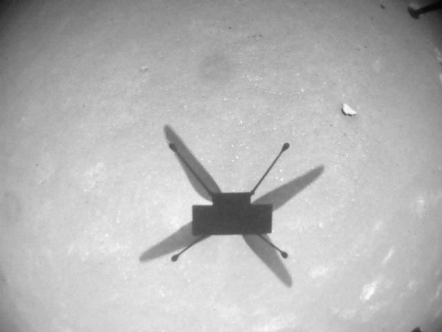 NASA公布“毅力号”拍摄到的火星直升机挑战飞行视频