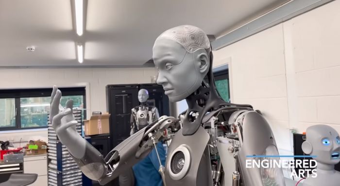 英国EngineeredArts公司的人形机器人做出逼真的面部表情
