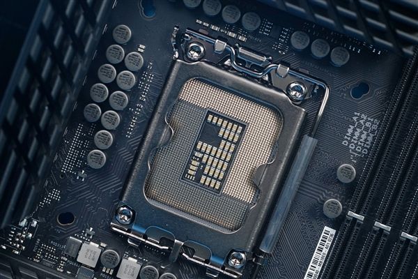 Intel12代酷睿Z690主板成本分析：新插座贵了4倍