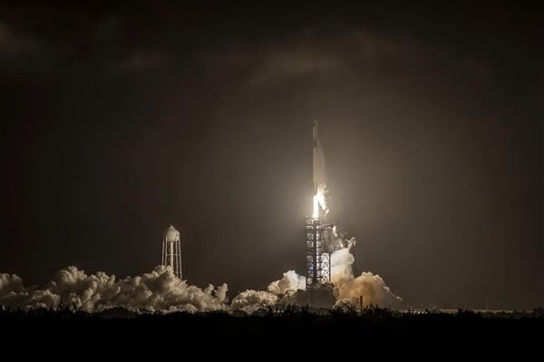 SpaceX猎鹰火箭第100次回收成功：一枚11手、一枚10手