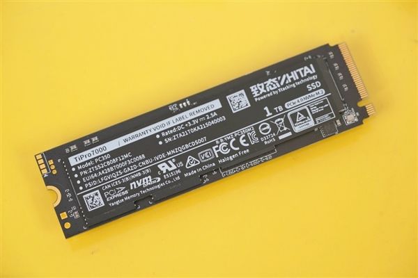 长江存储发布首款PCIe4.0SSD致态TiPro7000